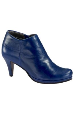 Nahast poolsaapad